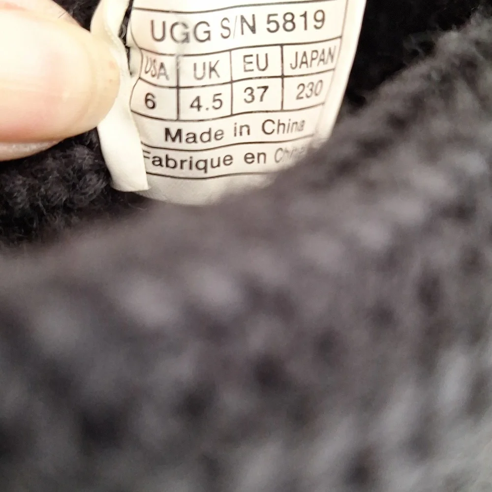 UGG Women's Classic Cardy Sweater Knit Suede Wool Lined Button Detail Boots sz6